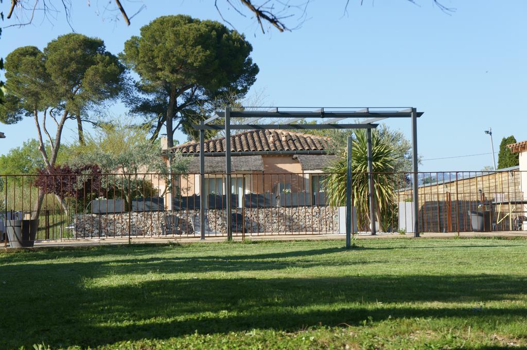 Residence Les Peupliers Loriol-du-Comtat Buitenkant foto
