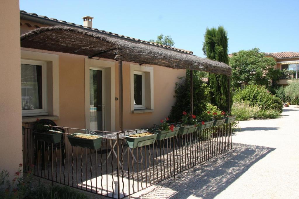 Residence Les Peupliers Loriol-du-Comtat Buitenkant foto